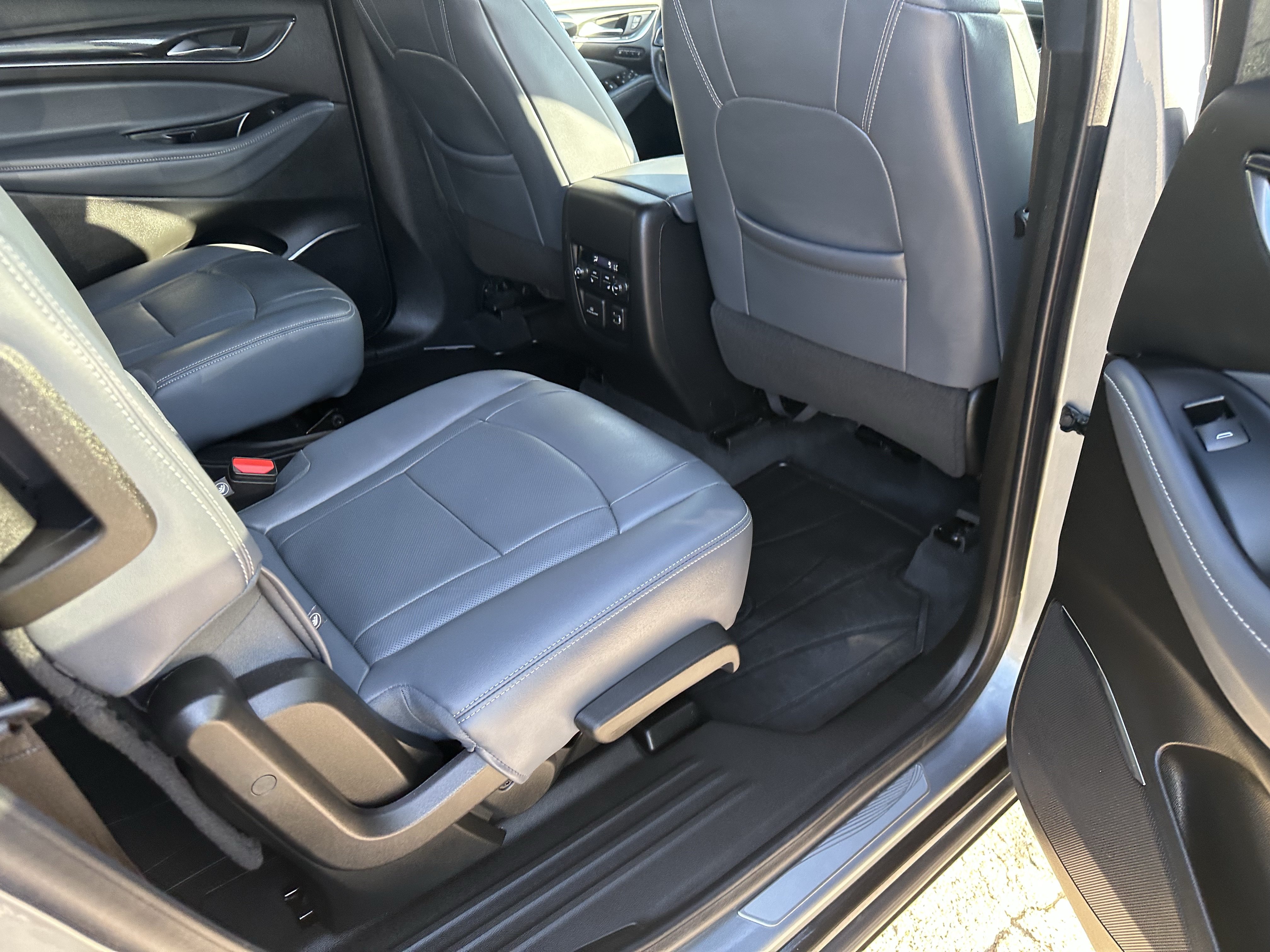 Used 2023 Buick Enclave Premium w/ Experience Buick Package AWD/4WD image 11