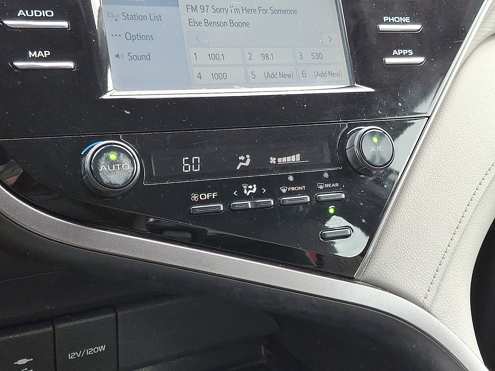 Used 2019 Toyota Camry image 17