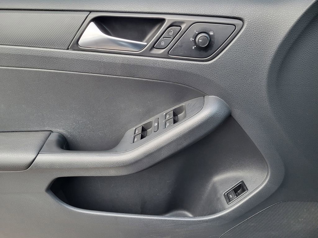 Used 2015 Volkswagen Jetta S image 12