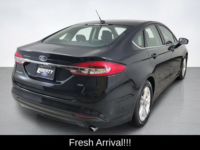 Used 2018 Ford Fusion SE w/ Fusion SE Technology Package FWD image 3