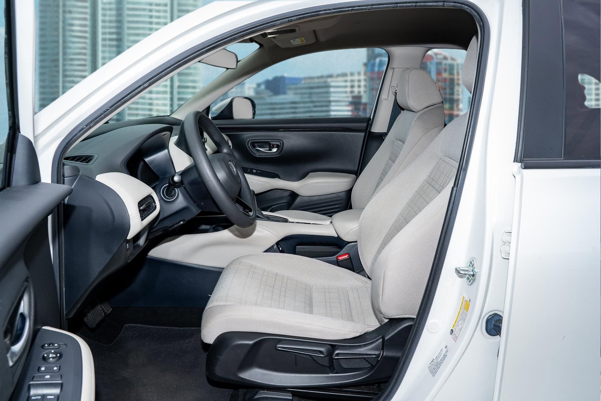 Used 2023 Honda HR-V LX image 15