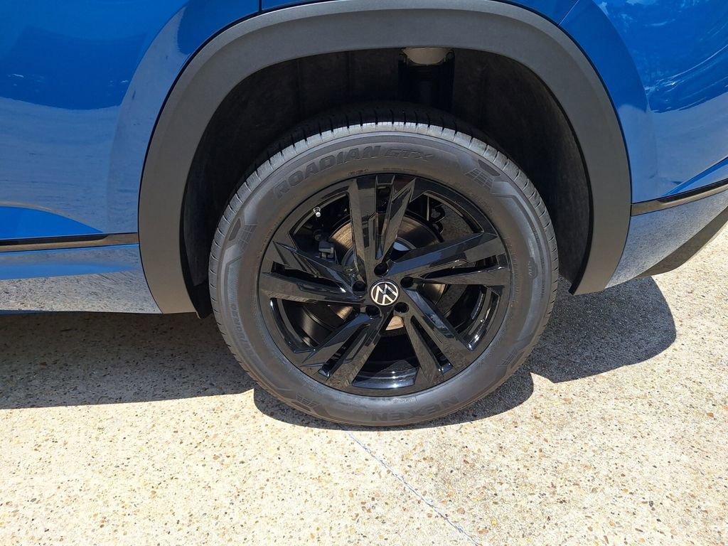 New 2025 Volkswagen Atlas Cross Sport SEL R-Line image 26