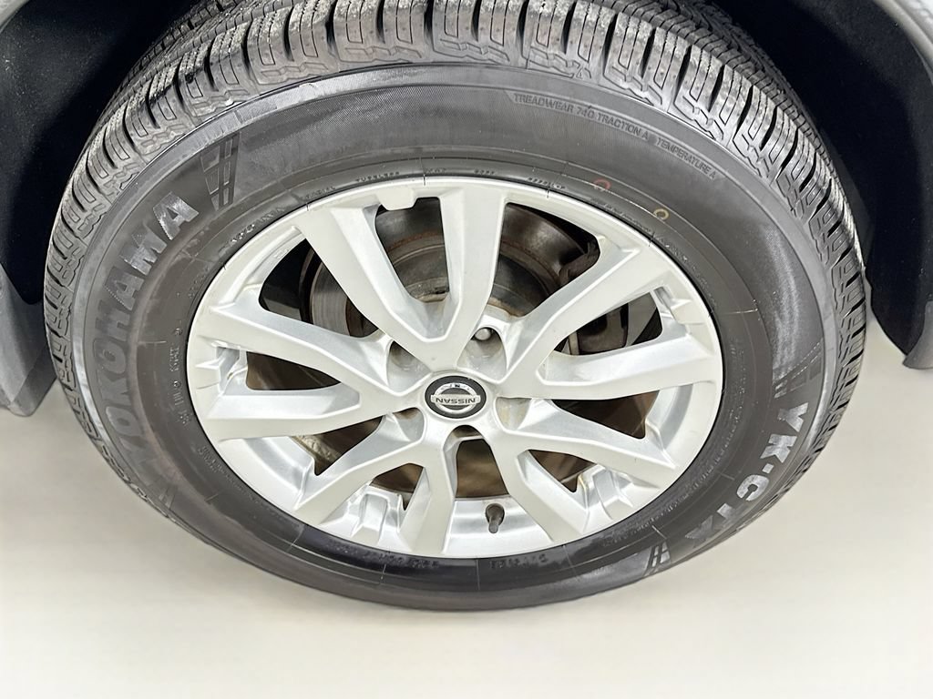 Used 2018 Nissan Rogue SV AWD/4WD image 38