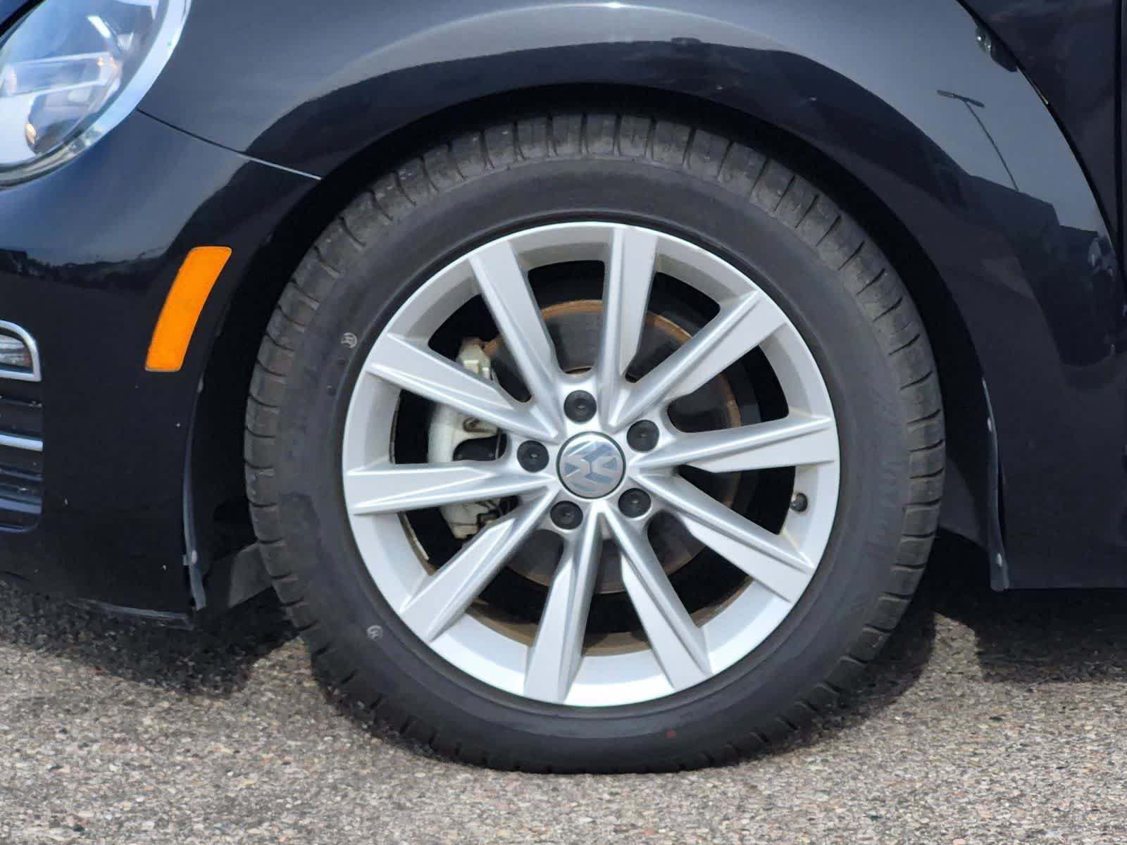 Used 2019 Volkswagen Beetle 2.0T SE FWD image 15