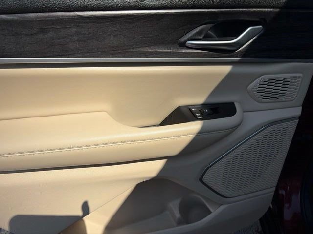Used 2021 Jeep Grand Cherokee L Limited AWD/4WD image 34