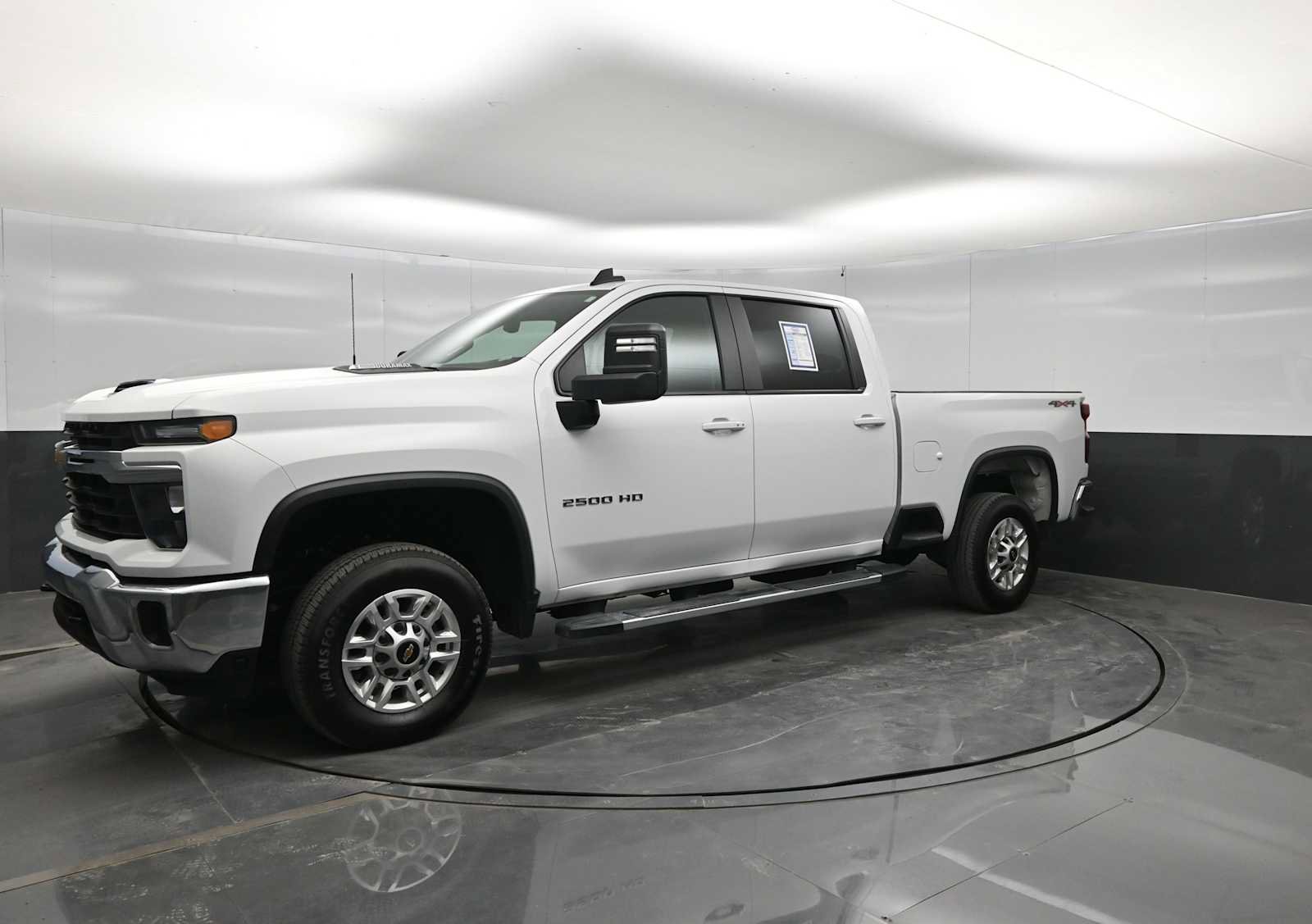 Used 2026 Chevrolet Silverado 2500 LT AWD/4WD image 4