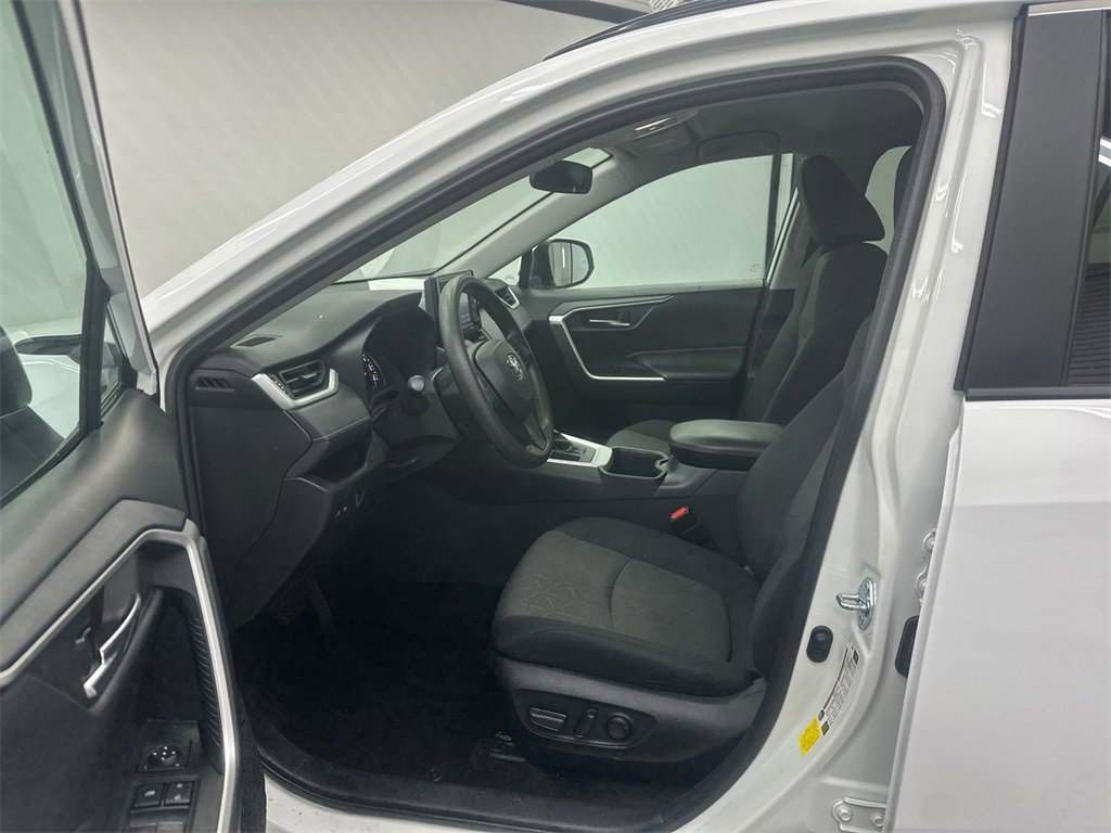 Used 2022 Toyota RAV4 XLE image 9