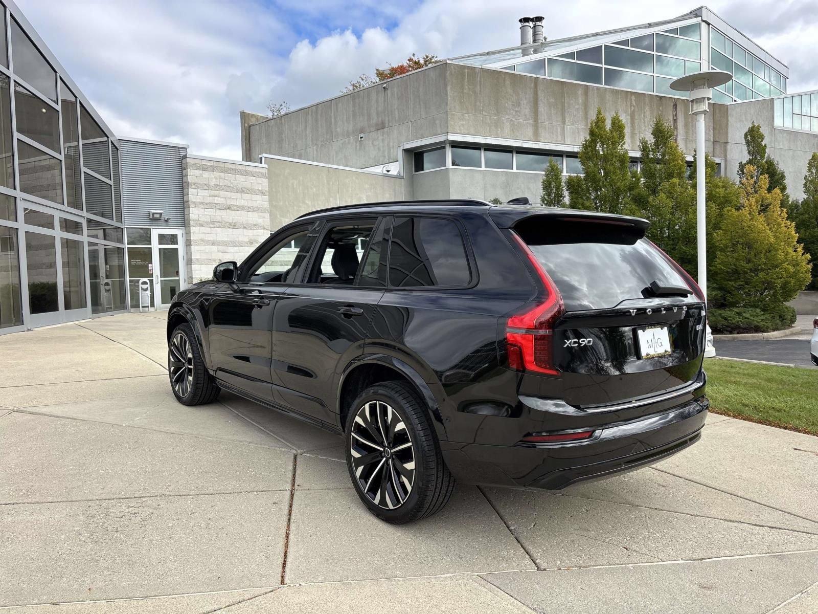 Used 2026 Volvo XC90 B6 Ultra w/ Protection Package Premier AWD/4WD image 5