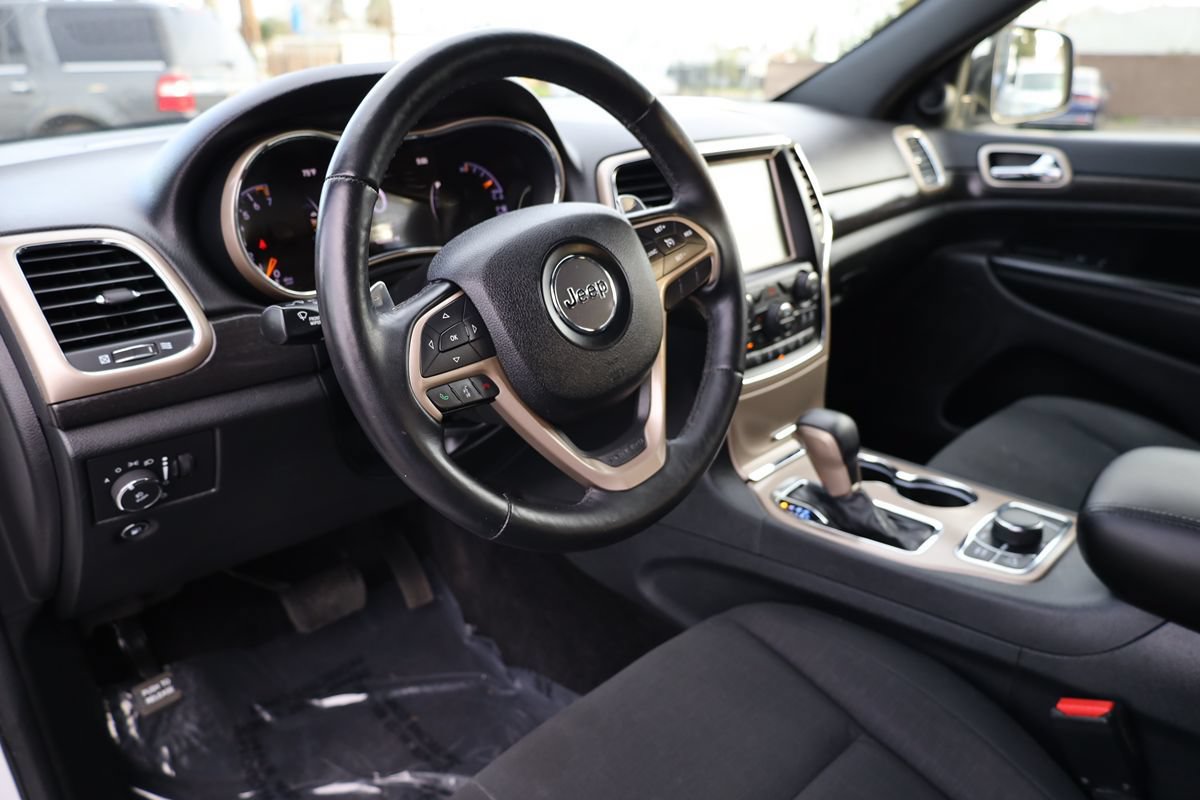 Used 2017 Jeep Grand Cherokee Laredo w/ Quick Order Package 23E AWD/4WD image 20