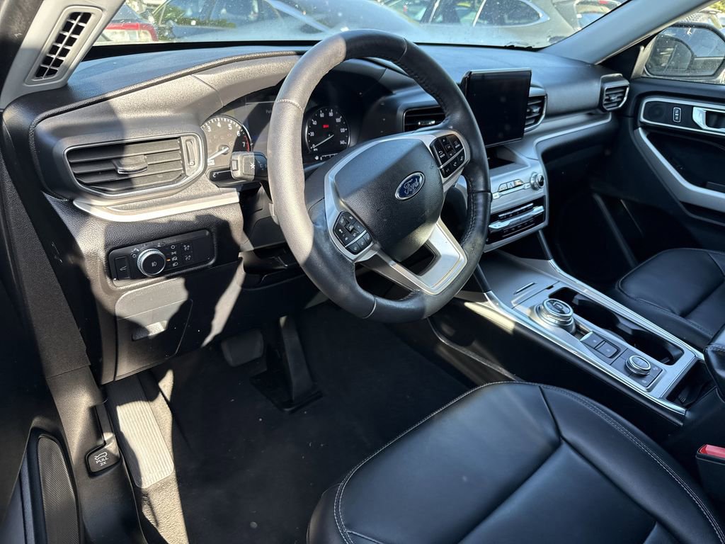 Used 2022 Ford Explorer XLT w/ Equipment Group 202A AWD/4WD image 23