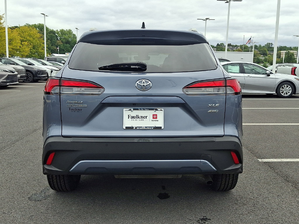 Used 2022 Toyota Corolla Cross XLE w/ Convenience Package AWD/4WD image 5