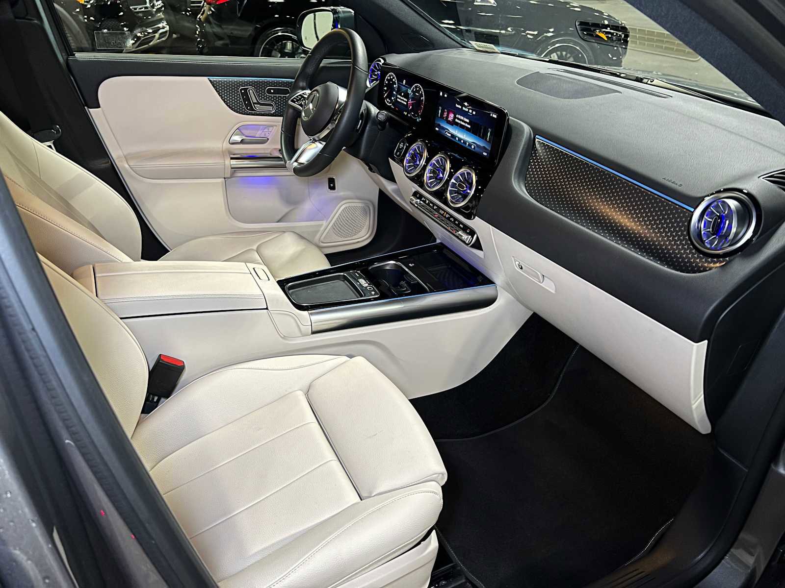 Used 2025 Mercedes-Benz GLA 250 4MATIC image 11