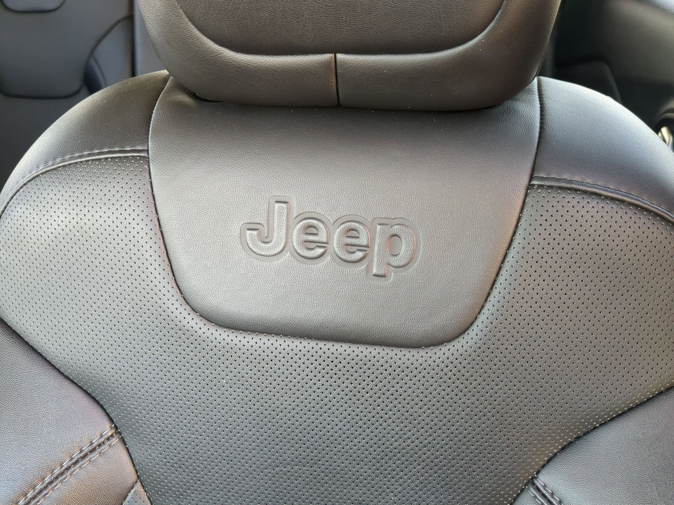 Used 2023 Jeep Cherokee Altitude Lux image 26