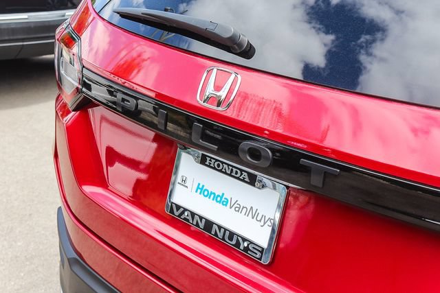 Used 2025 Honda Pilot Touring image 9