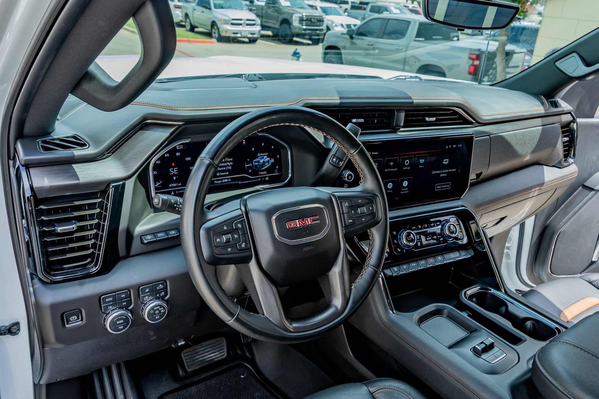 Used 2025 GMC Sierra 2500 AT4 w/ AT4 Premium Plus Package AWD/4WD image 17