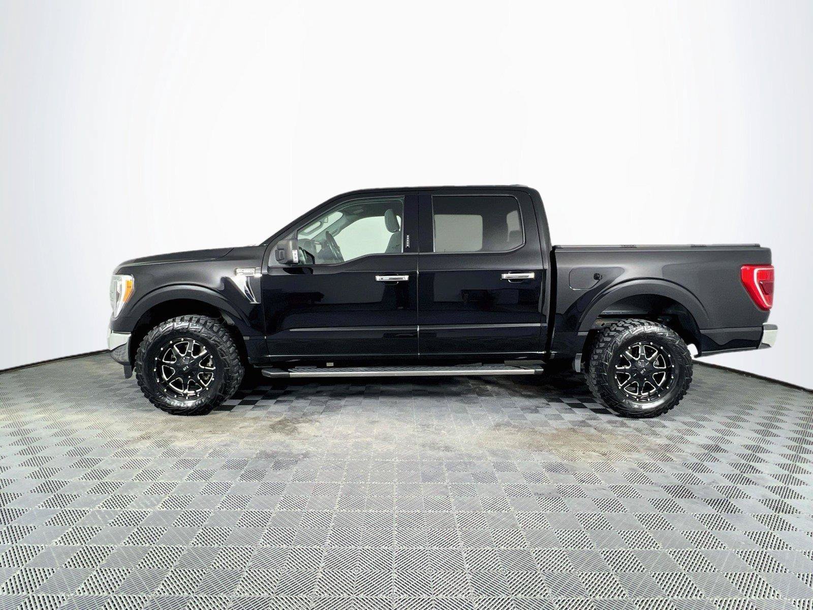Used 2021 Ford F150 XLT w/ Equipment Group 302A High AWD/4WD image 3