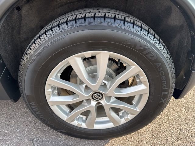 Certified 2020 Nissan Rogue SV image 32