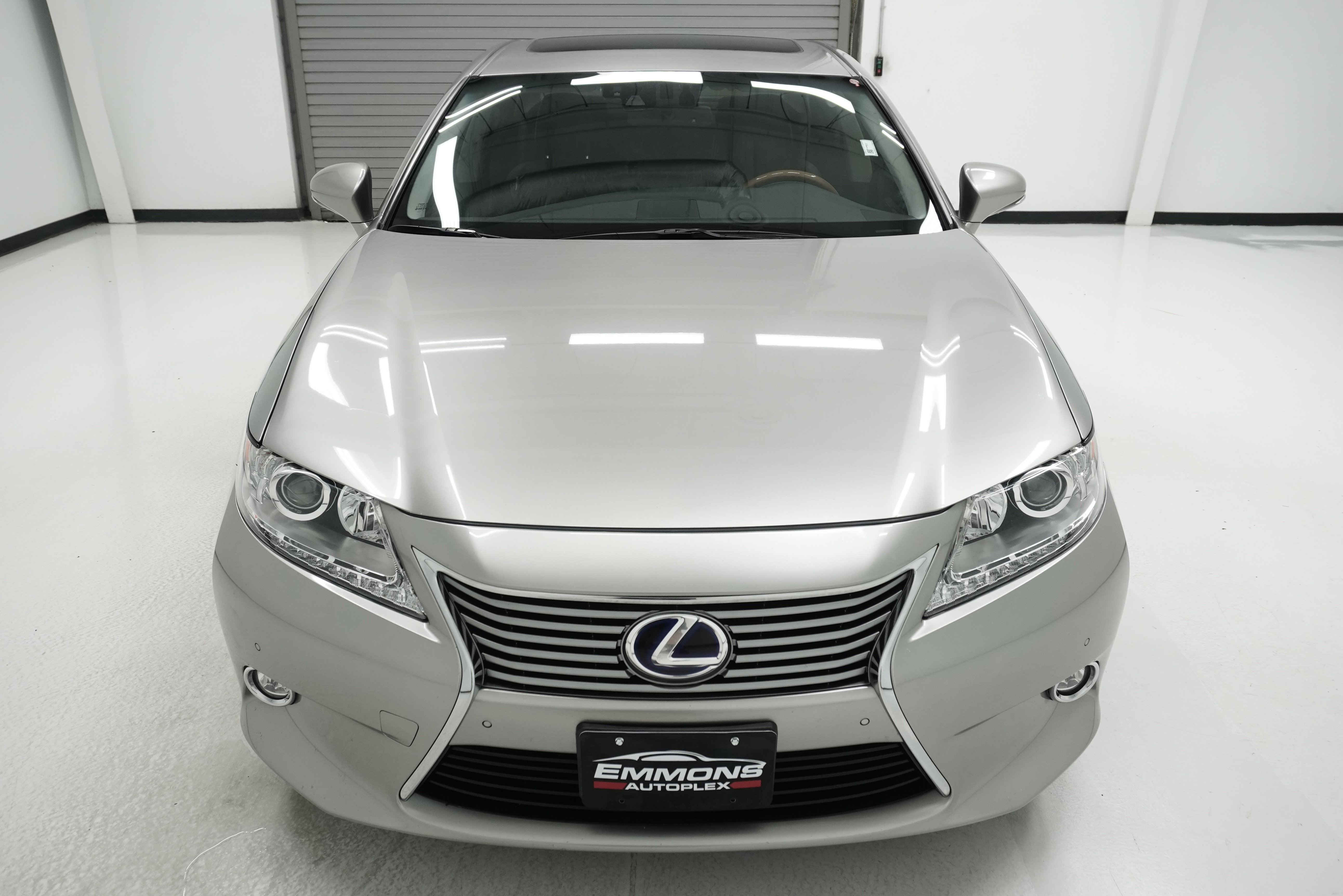 Used 2015 Lexus ES 300h FWD image 2