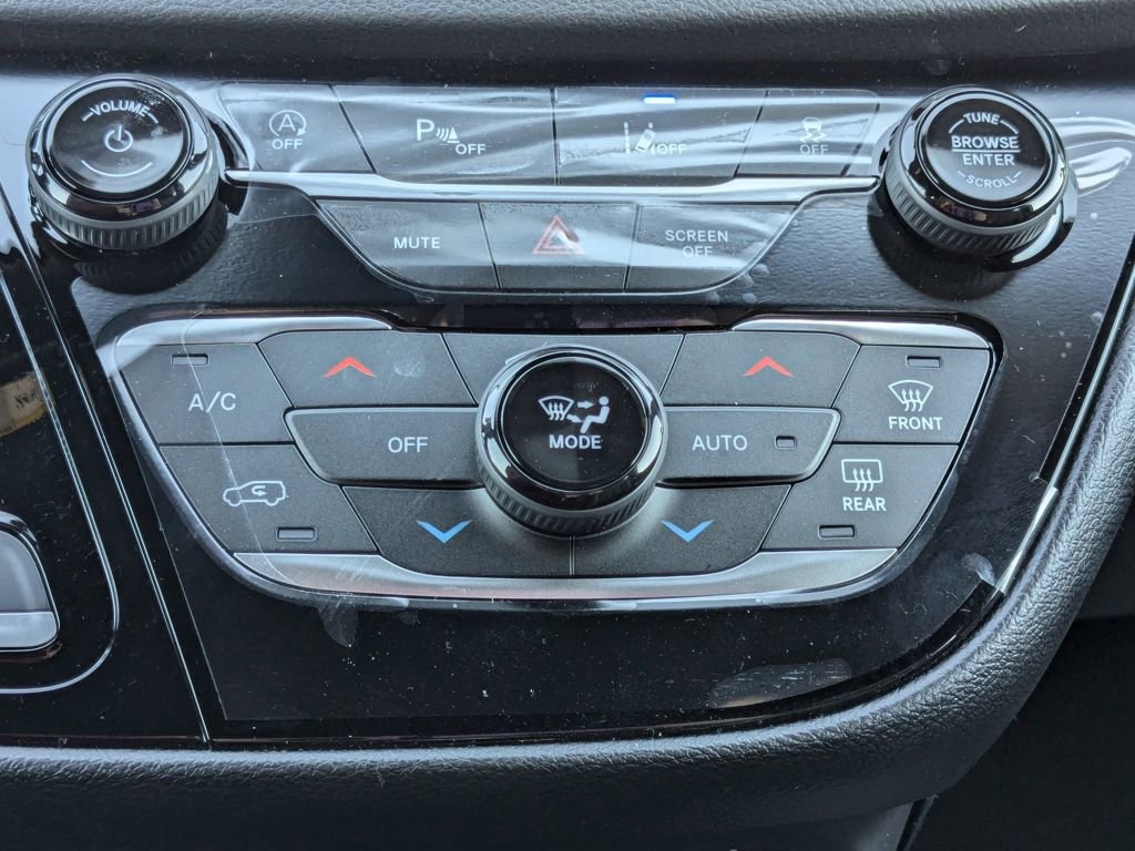 New 2025 Chrysler Voyager LX image 27