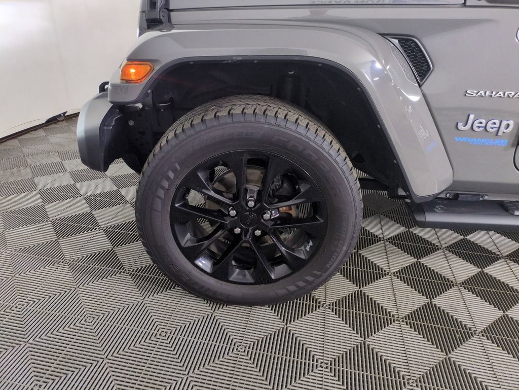 Used 2021 Jeep Wrangler Unlimited Sahara w/ Cold Weather Group AWD/4WD image 28