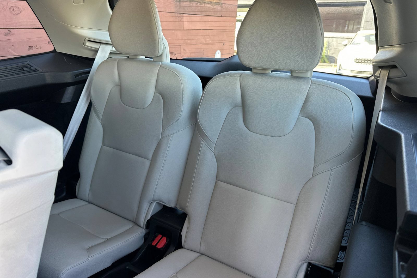 Certified 2023 Volvo XC90 T8 Plus AWD/4WD image 18