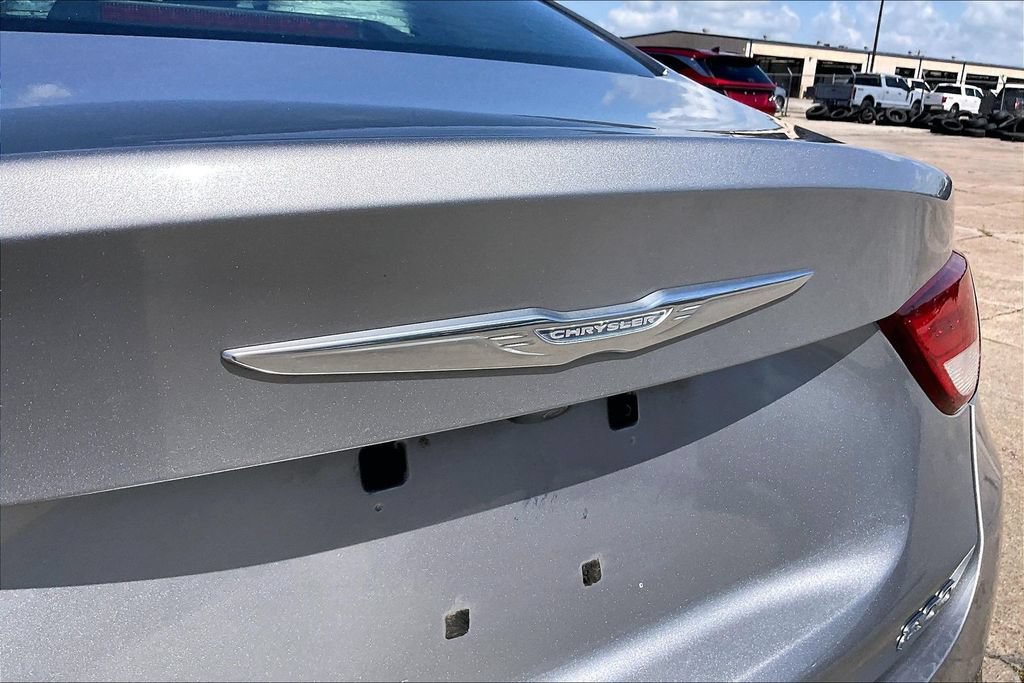 Used 2015 Chrysler 200 Limited FWD image 26