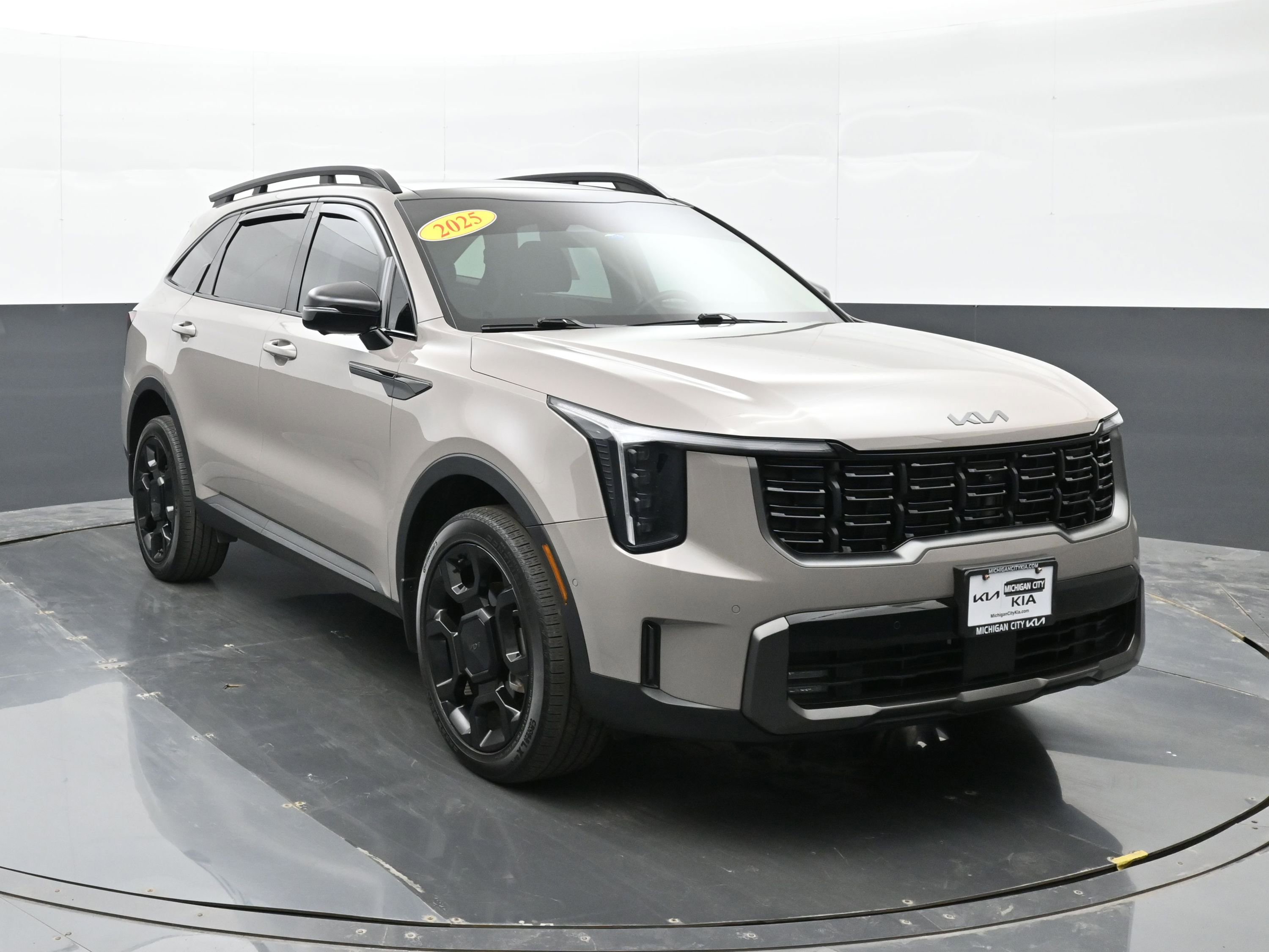 Used 2025 Kia Sorento SX image 2
