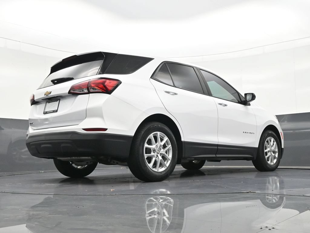 Used 2023 Chevrolet Equinox LS FWD image 32