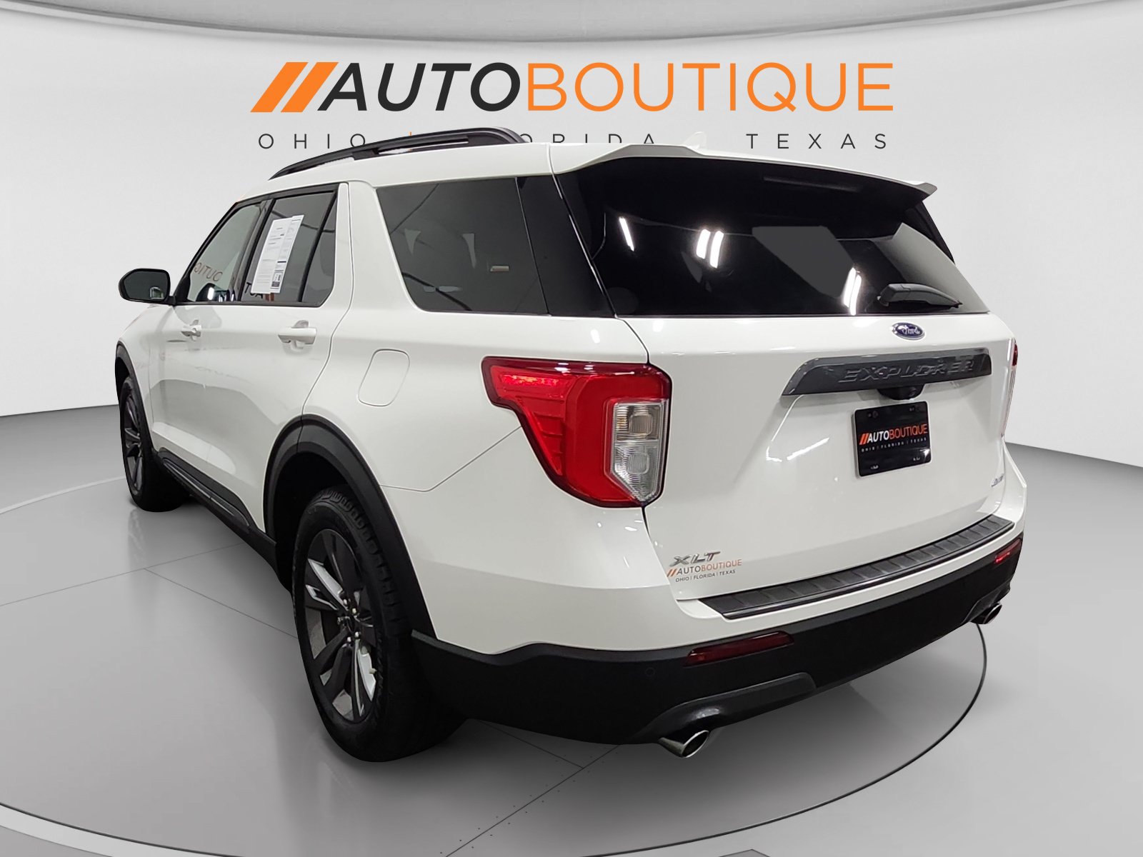 Used 2021 Ford Explorer XLT w/ Equipment Group 202A AWD/4WD image 3