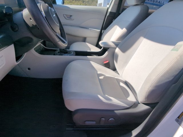 Used 2025 Hyundai Kona SEL AWD/4WD image 10