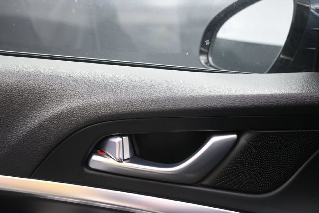 Used 2025 Genesis G70 2.5T AWD/4WD image 11