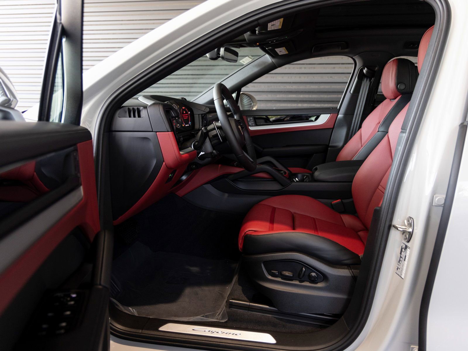 Certified 2025 Porsche Cayenne Coupe image 23