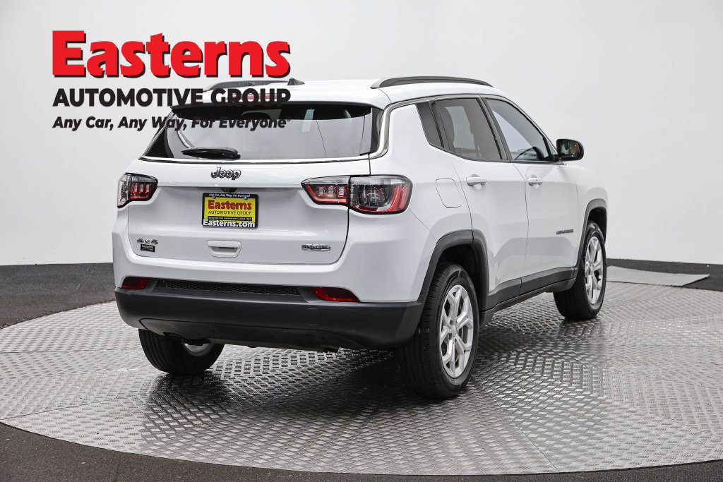 Used 2024 Jeep Compass Latitude AWD/4WD image 7