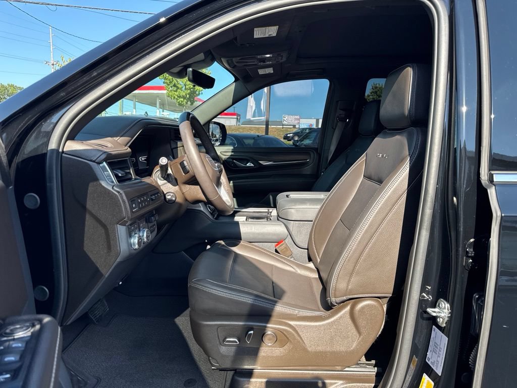 Used 2024 GMC Yukon Denali w/ Advanced Technology Package AWD/4WD image 13