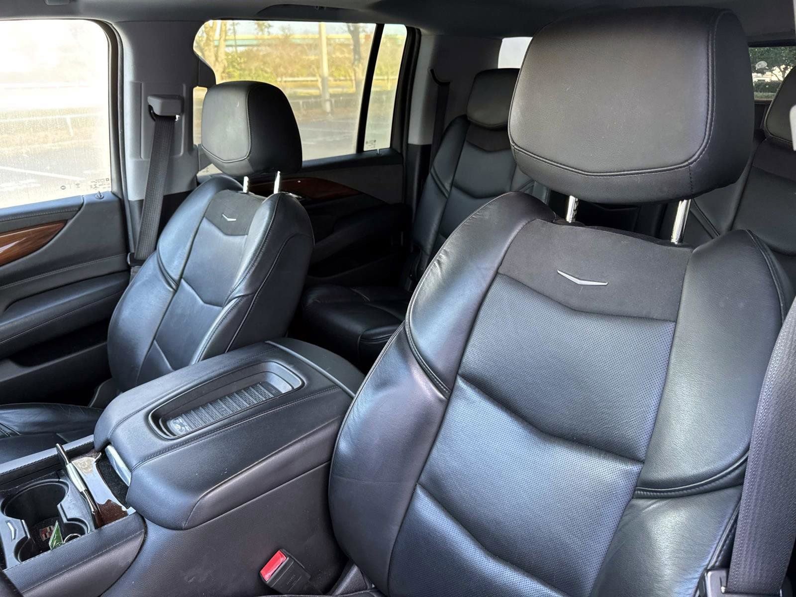 Used 2019 Cadillac Escalade ESV Premium Luxury image 11