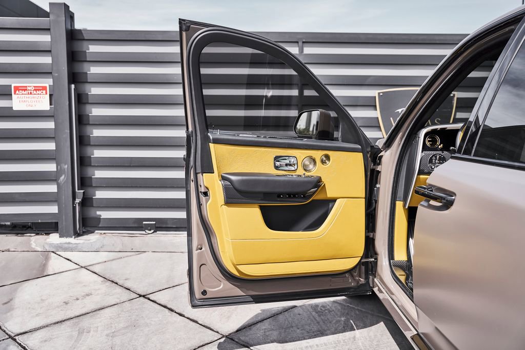 Used 2026 Rolls-Royce Cullinan Black Badge image 33