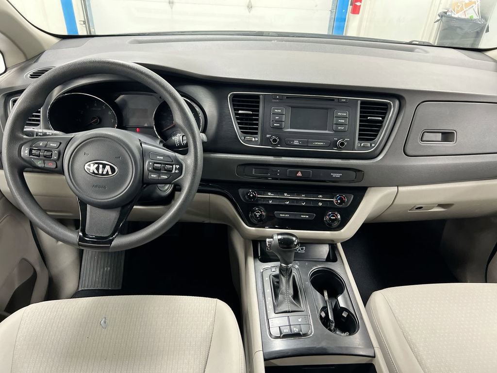 Used 2016 Kia Sedona LX w/ LX Convenience Package image 5