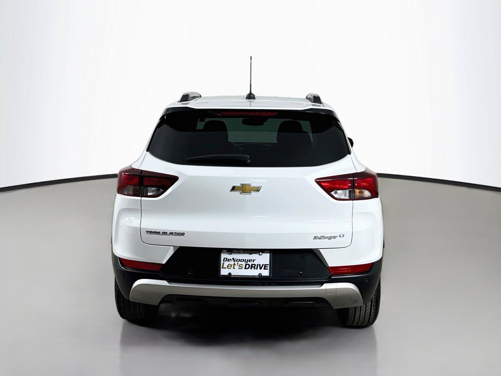 Used 2022 Chevrolet TrailBlazer LT w/ Convenience Package FWD image 11