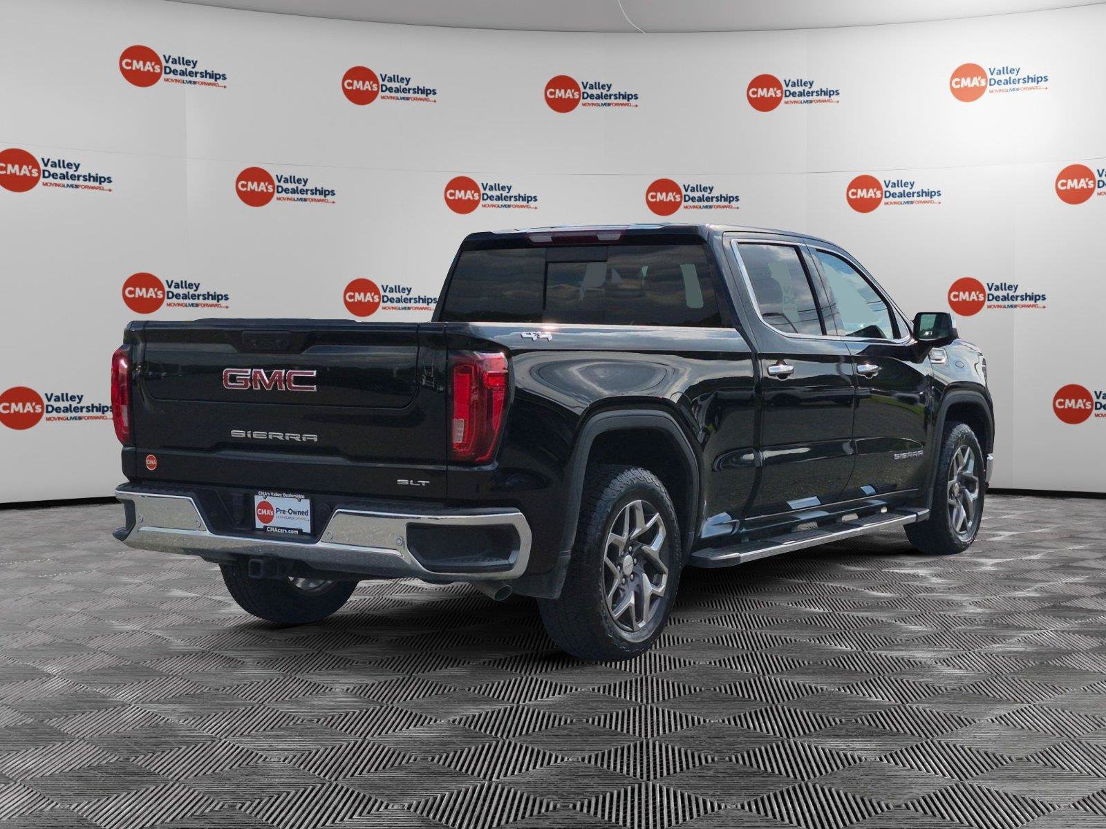 Used 2023 GMC Sierra 1500 SLT w/ SLT Premium Plus Package AWD/4WD image 5