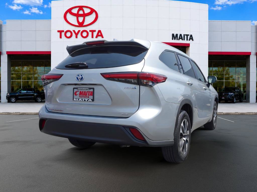 Used 2023 Toyota Highlander XLE FWD image 4
