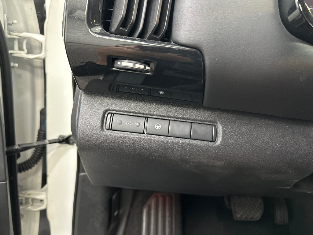Used 2024 Nissan Pathfinder SV AWD/4WD image 31