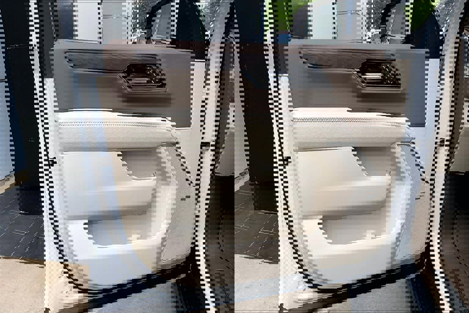 New 2026 GMC Yukon Denali w/ Sun & Power Step Package image 16