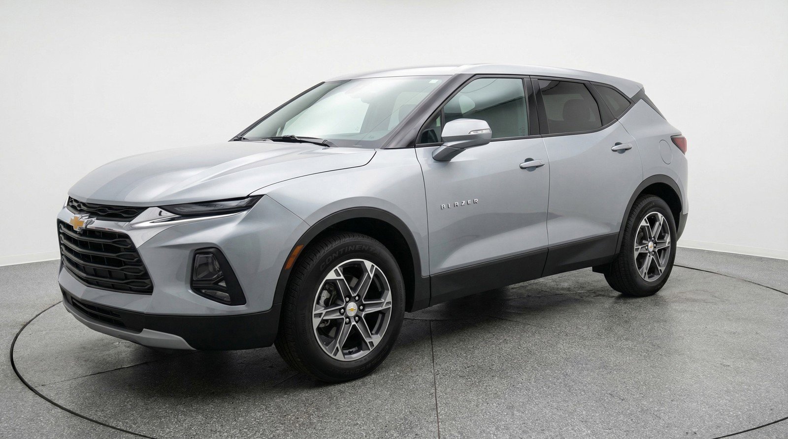 Used 2025 Chevrolet Blazer LT image 3