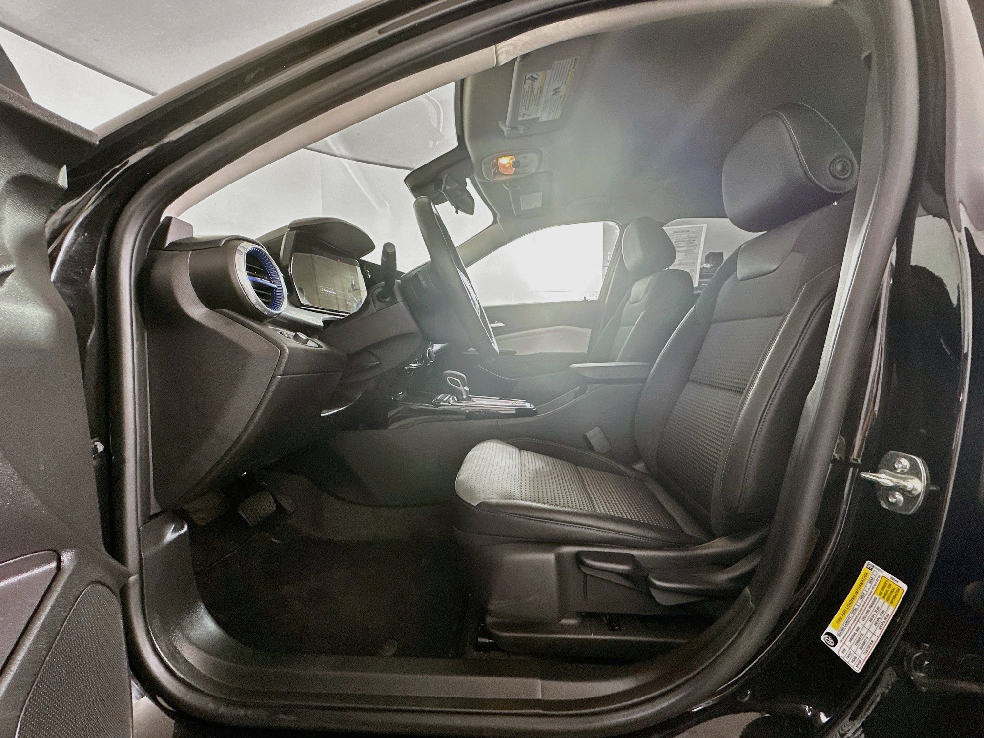 Used 2026 Chevrolet Trax LT w/ LT Convenience Package FWD image 13