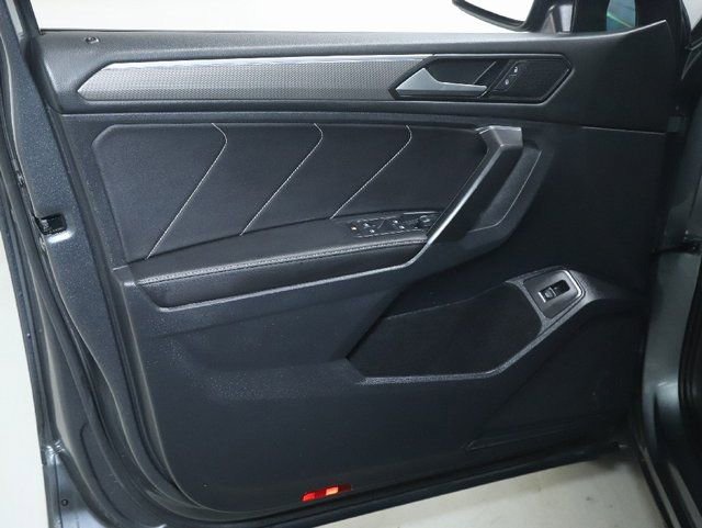 Used 2022 Volkswagen Tiguan SE R-Line image 16