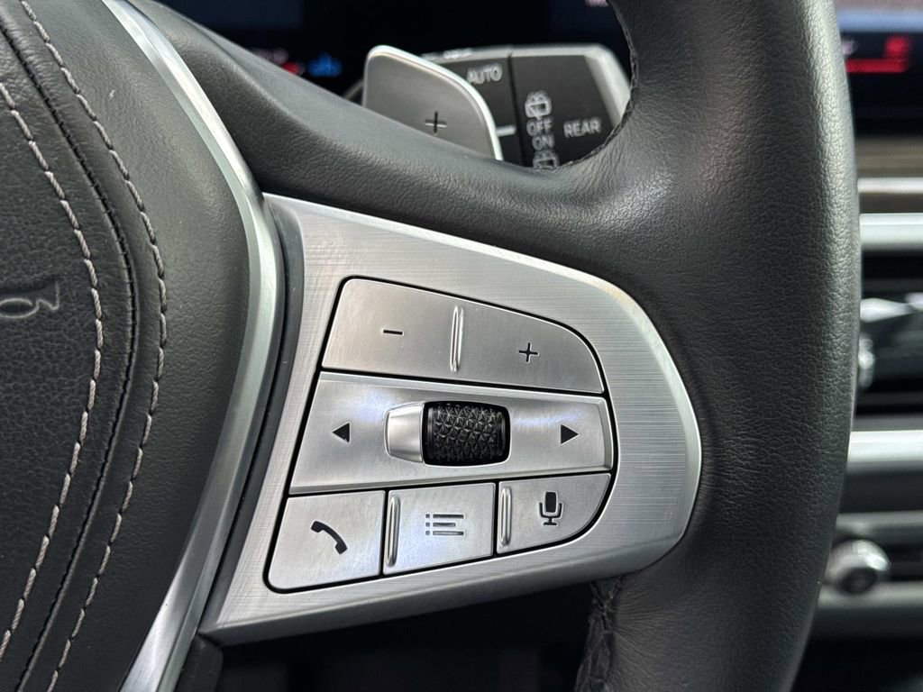 Used 2023 BMW X7 xDrive40i w/ Premium Package image 29