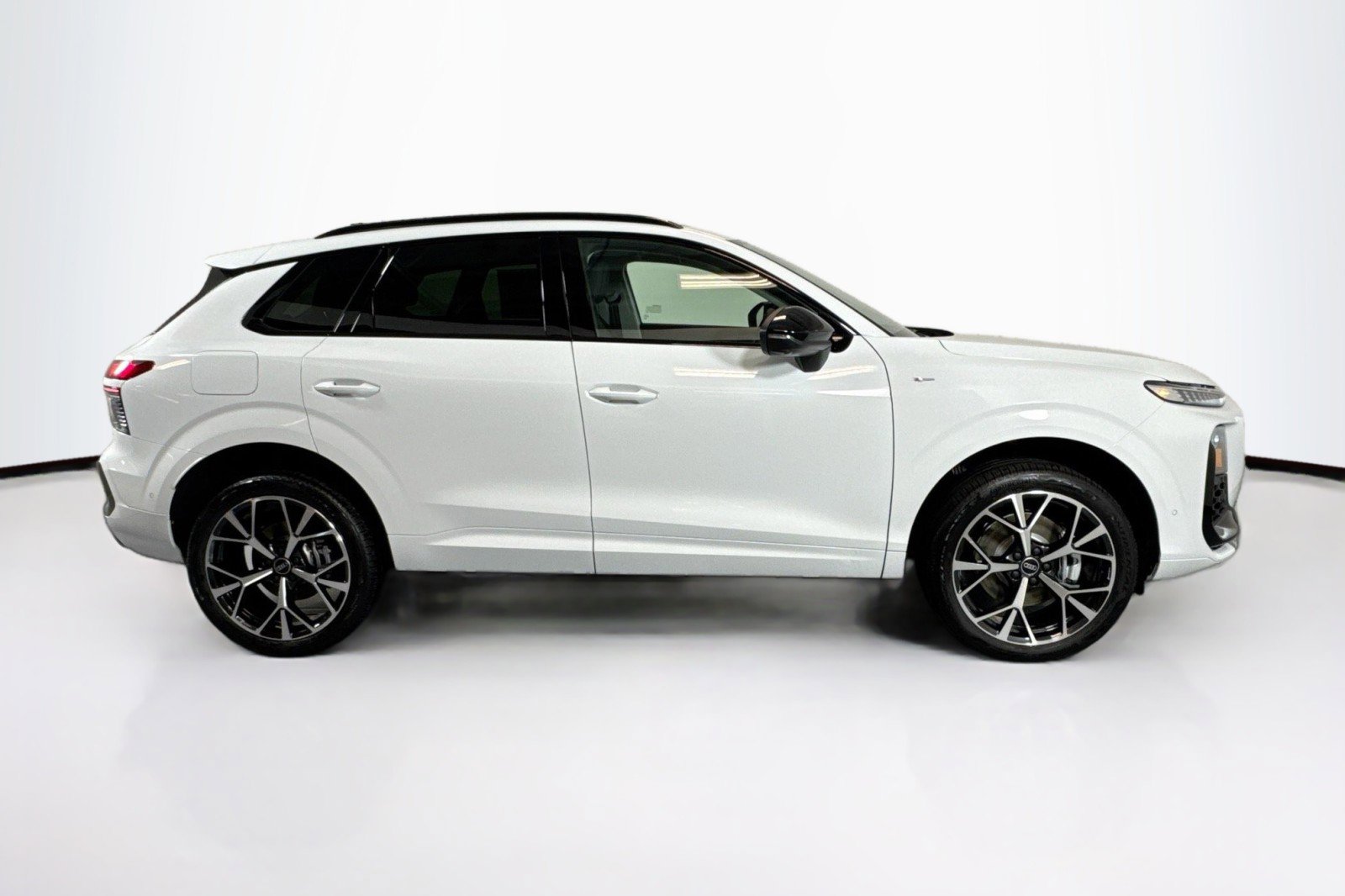 New 2026 Audi Q3 quattro 2.0T image 4