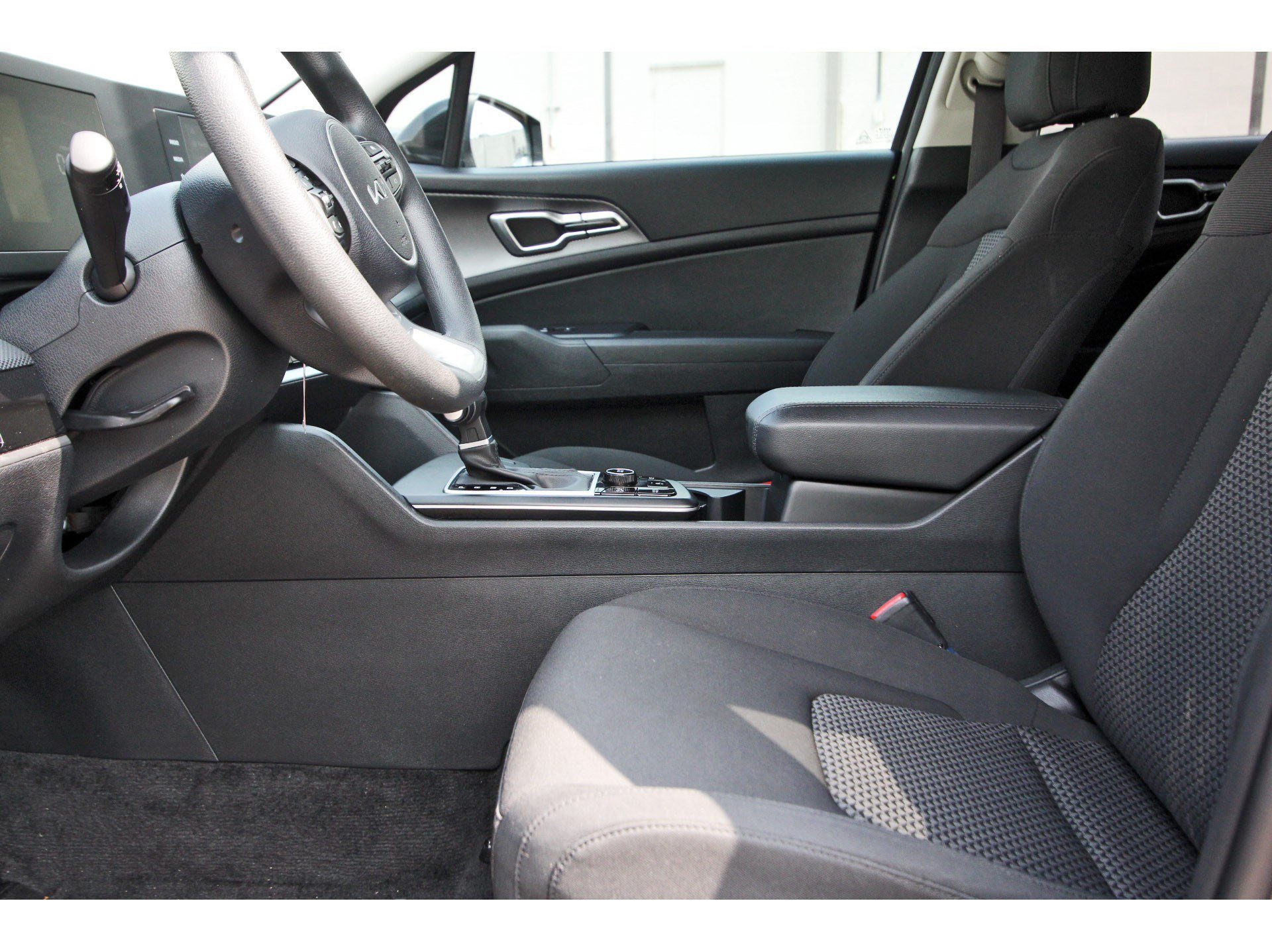 Certified 2025 Kia Sportage LX FWD image 28