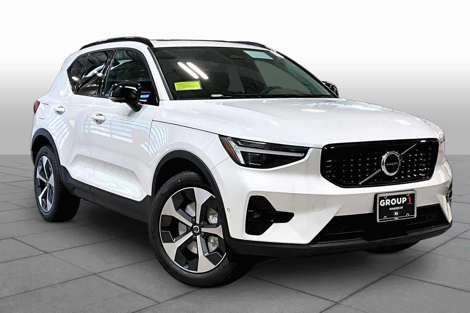 New 2026 Volvo XC40 B5 Plus w/ Protection Package Premier AWD/4WD image 17