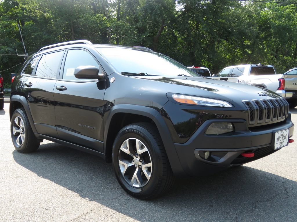 Used 2016 Jeep Cherokee Trailhawk w/ Comfort/Convenience Group AWD/4WD image 3